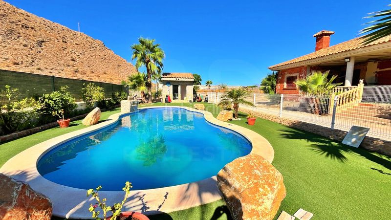 Foto add61f91-7f5b-423a-adcd-e071ef19dd7d. Chalet en Cox