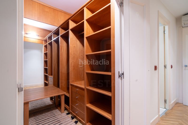 Foto bebe9f23-54a6-483b-8339-50ef970113d8. Àtic amb calefacció aparcament a Palacio Madrid