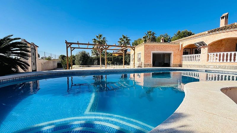 Foto 4bd15cb3-6952-4116-9298-8db75443c484. Xalet amb aparcament piscina a Dolores