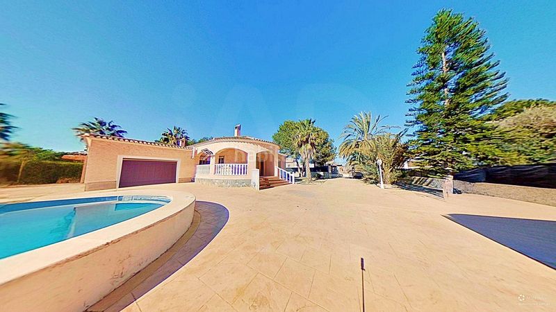 Foto a9d3f02e-ae05-4506-8203-dbd369047c79. Xalet amb aparcament piscina a Dolores