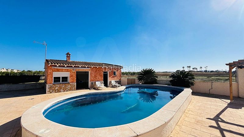 Foto bf26a3ca-2b0e-4ccd-a10f-6f38297d78e5. Xalet amb aparcament piscina a Dolores