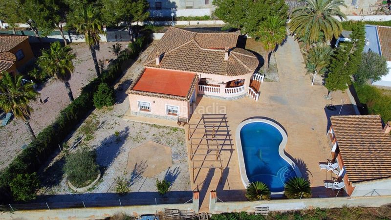 Foto f2e7f5a0-5601-48a2-83f9-6426db074765. Xalet amb aparcament piscina a Dolores