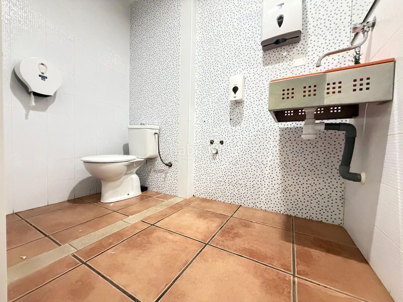 Foto bc198292-2d69-4924-b667-835692743b1a. Local comercial a Miramar