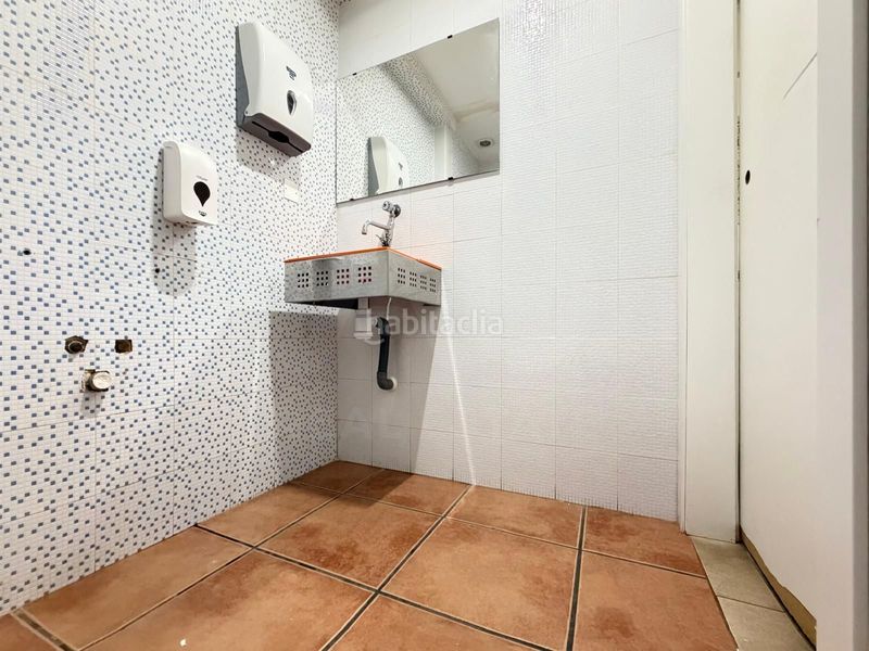 Foto fd55e552-bdf3-405c-b9a3-0e5c7fc5e8df. Local comercial a Miramar
