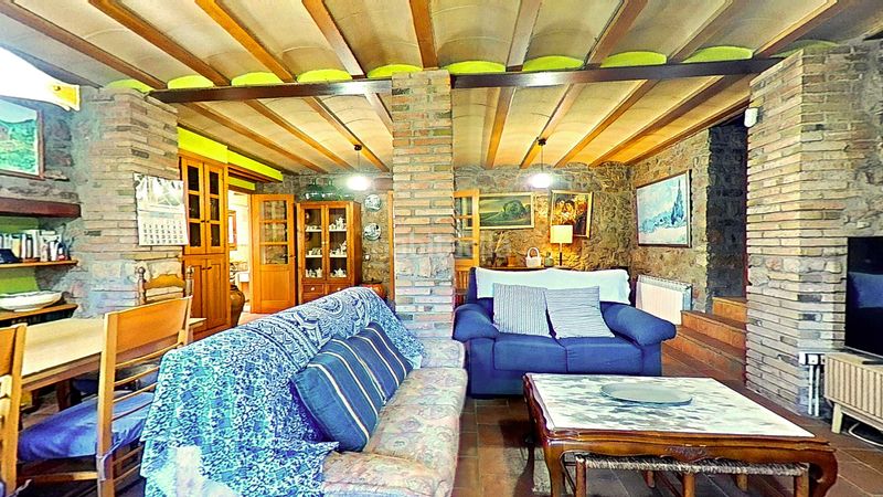 Foto e3680bec-d5db-49c8-8fa9-858c8c896441. Casa en Montblanc
