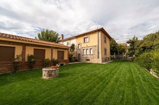 House in Avenida Carlos Pinilla 13