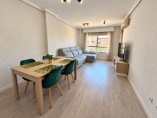 Etagenwohnung in Calle Cronista Joaquín Collia