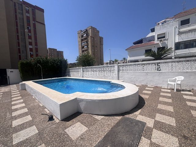 Foto 3245d74f-6a03-46f4-a9e2-e5ce40085349. Chalet mit pool in La Antilla