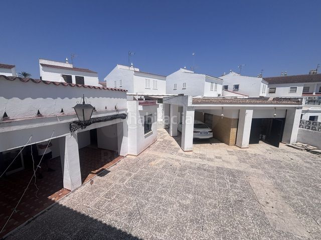 Foto 96051827-1212-4279-a02f-9bf3d3f45c2f. Chalet mit pool in La Antilla