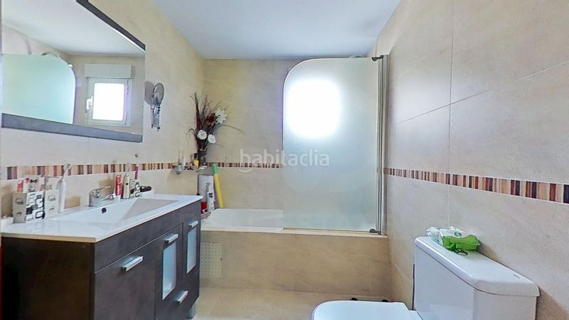 Foto 2fd71614-6094-43ee-954e-f84edd81a6d2. Casa aparellada amb calefacció aparcament a Costur