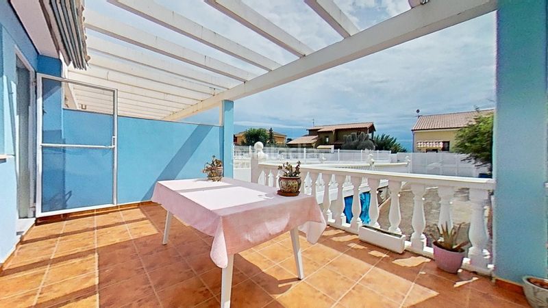 Foto 824e4e63-ac30-444d-9064-e82769293dbf. Casa aparellada amb calefacció aparcament a Costur