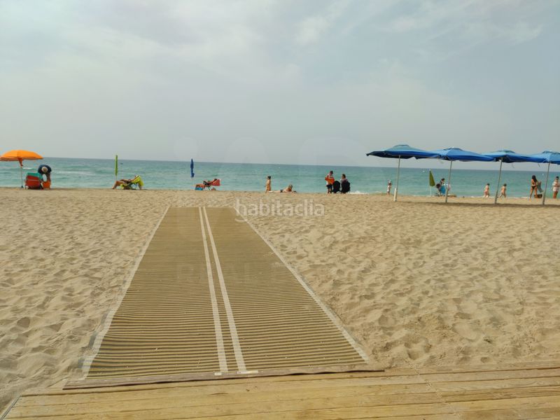 Foto bdef7718-82cf-4c79-a4ac-ef30daf50aec. Pis a Calafell platja Calafell
