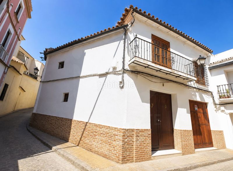 Foto f507987c-2e0a-40ea-bb2c-1f404ef6cb51. Casa amb aparcament a Écija