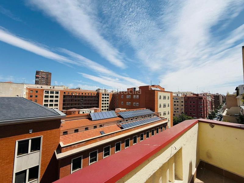 Foto 001b5027-b899-4db3-8f0b-665f364949d1. Alquiler ático espectacular ático con dos terrazas y vistas panorámicas en la calle isaac peral en Madrid