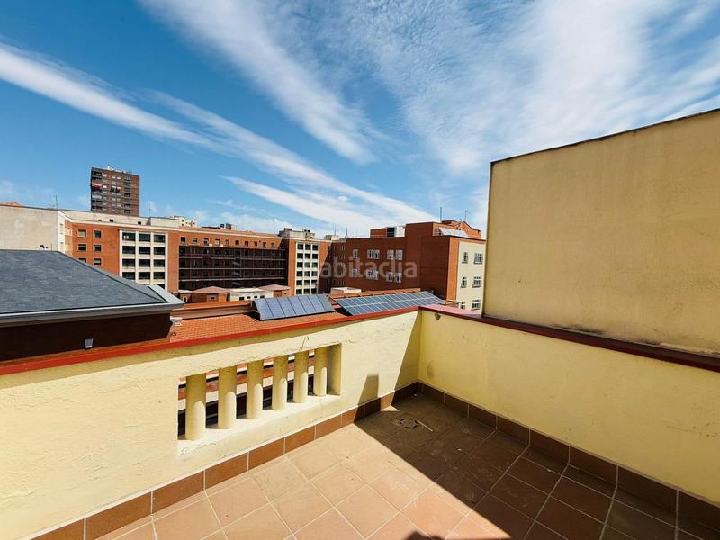 Foto 2629623b-df2a-4ff5-a051-aa06d4727b51. Alquiler ático espectacular ático con dos terrazas y vistas panorámicas en la calle isaac peral en Madrid