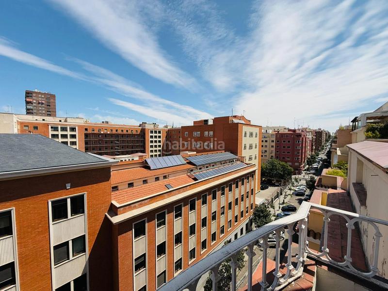 Foto 606de1ab-4878-464e-94fc-1255ebb4d76e. Alquiler ático espectacular ático con dos terrazas y vistas panorámicas en la calle isaac peral en Madrid