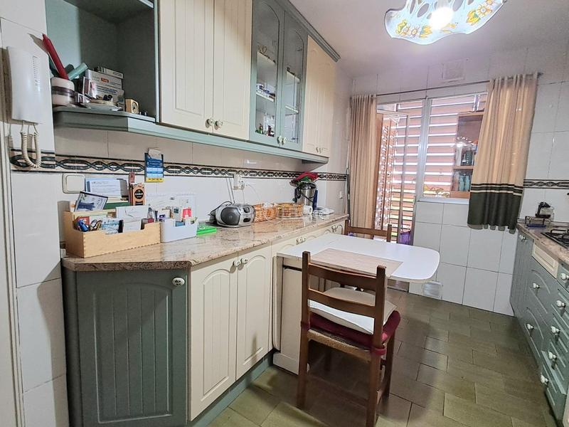 Foto 1cef8496-841f-4d8a-a7e9-cb1eb3e5fbed. Pis amb calefacció aparcament piscina a Costillares Madrid