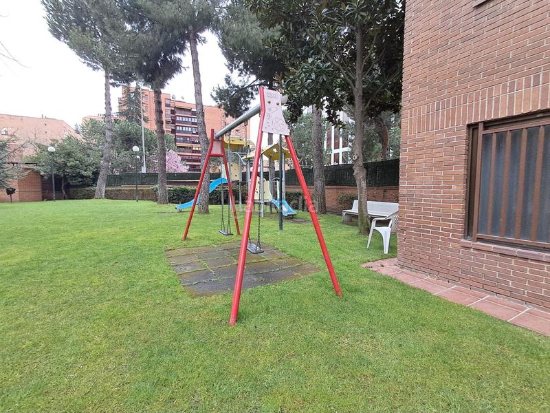 Foto 4adb8d16-fa07-4d29-aac6-f521f16068b2. Pis amb calefacció aparcament piscina a Costillares Madrid