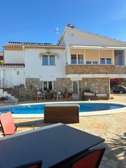 Chalet in Cotobro. Nuda propiedad con usufructo temporal de 8 años
