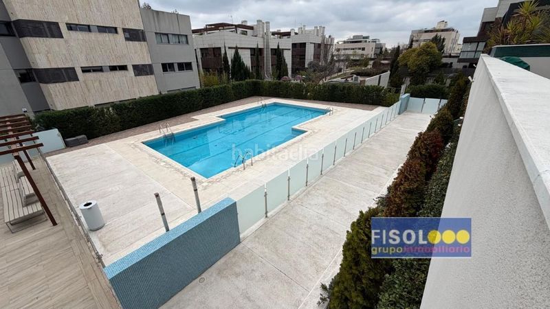 Foto 9e46439f-9b98-479a-acaf-4d42b12aa141. Dúplex amb calefacció aparcament piscina a Aravaca Madrid