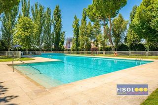 Flat in Valdezarza. Piso reformado en puerta de hierro