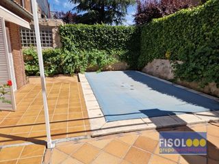Xalet a Avenida Europa. Chalet pareado en pozuelo