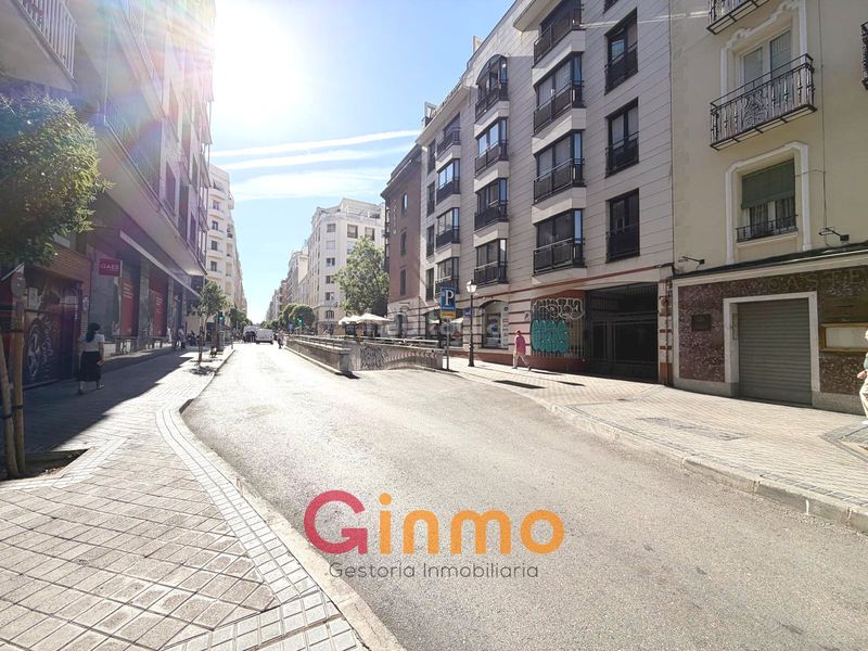 Foto c7c7a7f1-e251-4b91-9517-b04d9b52d0c8. Parking coche en calle del doctor castelo 24 en Ibiza Madrid