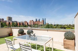 Pis  Dulce de chacn. Impresionante tico triplex de esquina con piscina privada