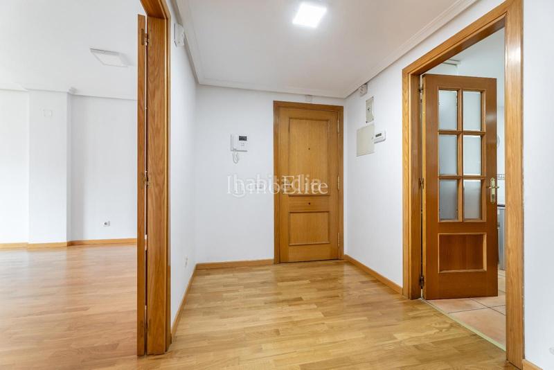 Foto 303725f3-f625-437a-86b2-ea3b50db4ad0. Piso precioso piso en la codiciada zona de somosaguas. en Pozuelo de Alarcón