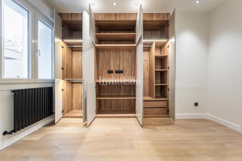 Foto d9f027d2-0f1e-49b0-a6aa-c7c93fa8fd7f. Etagenwohnung mit heizung in Trafalgar Madrid