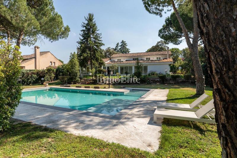 Foto 105920cc-845d-42d9-a7c4-a395f2832641. Chalet avec chauffage parking piscine dans Montealina Pozuelo de Alarcón