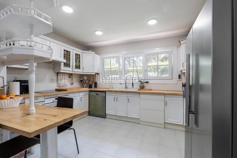 Foto 93c75c89-8d6a-4d4d-bbd0-55325ee64d53. Chalet avec chauffage parking piscine dans Montealina Pozuelo de Alarcón