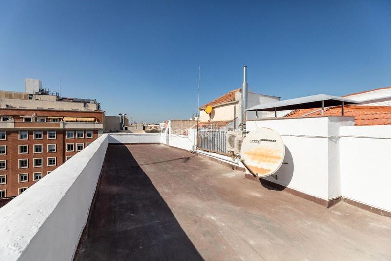Foto 2b7cdf52-584e-476d-964a-d46d83221fef. Ático oportunidad para inversores en Trafalgar Madrid