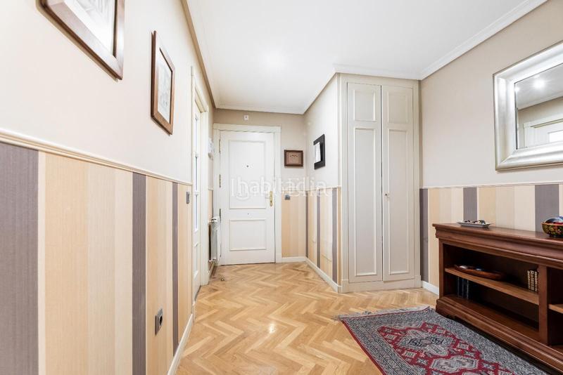 Foto 18028c5b-dd2c-43a8-b7d6-02926fc69935. Flat with heating parking pool in Aravaca Madrid