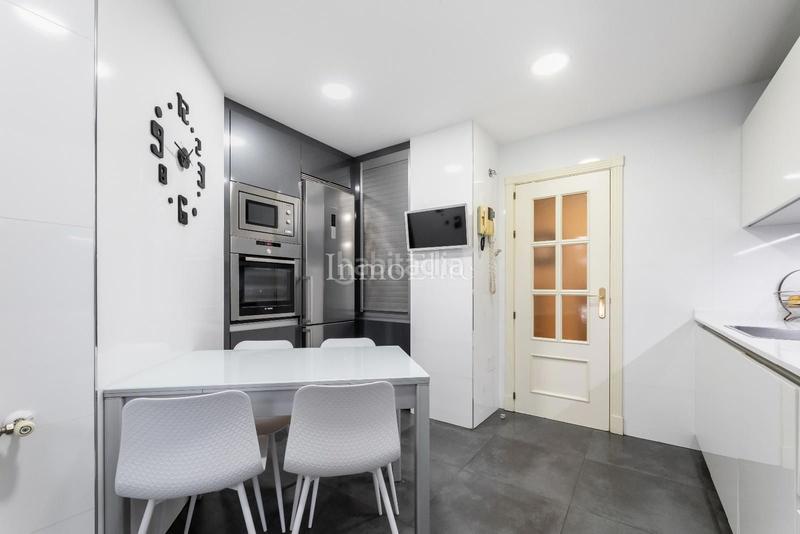 Foto 4608a7c8-34d0-40b0-95a4-44d9f539a59a. Flat with heating parking pool in Aravaca Madrid