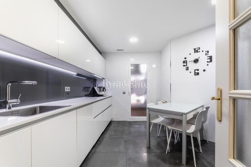 Foto b0d8f608-571e-4018-aae9-8f555b9e5f50. Flat with heating parking pool in Aravaca Madrid