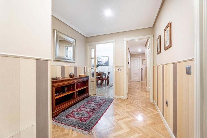 Foto d29c71cb-f331-457a-8488-4570aaa82176. Flat with heating parking pool in Aravaca Madrid