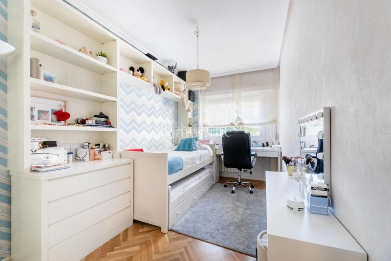 Foto f1f1a02e-5ed5-4dc6-b9f6-77cb2f58d706. Flat with heating parking pool in Aravaca Madrid