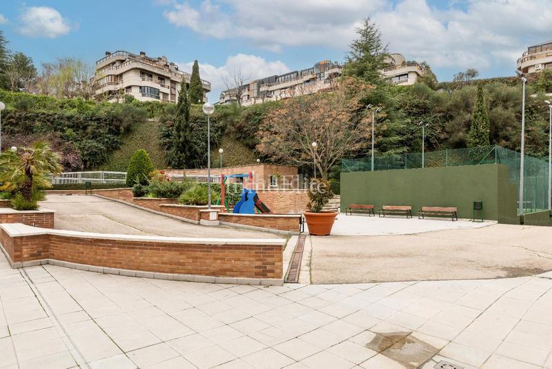 Foto fc60e2ac-520e-417d-adcc-39581e57524e. Flat with heating parking pool in Aravaca Madrid