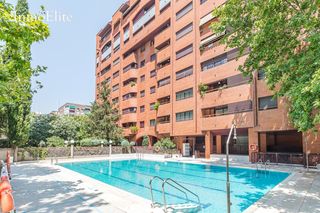 Pis  Coraz�n de mar�a. Piso exterior con pisicna y plaza de garaje