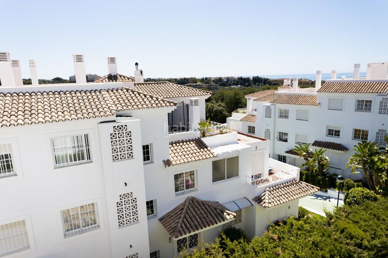 Foto 5cff4b0e-9bbe-45b9-a89b-d47ad29d739d. Pis amb aparcament piscina a Río Real Marbella