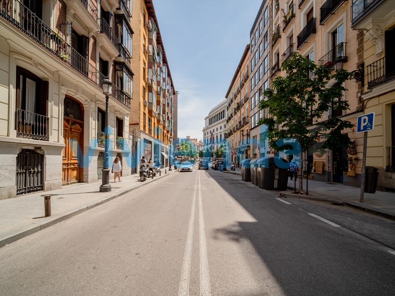 Foto d0561de3-4c5a-4e27-a485-4f24c3b8a2f7. Local comercial local en Palacio, 76 m2, 1 dormitorios, 1 baxf1os, 174.000 euros en Madrid