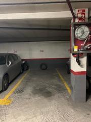 Car parking in Avenida Manoteras