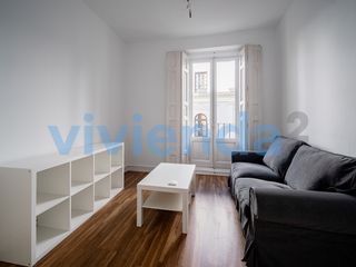 Lloguer Pis  Cuesta de santo domingo. Piso en palacio, 82 m2, 2 dormitorios, 1 baxf1os, 1.700 euros