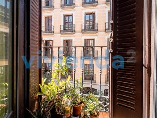 Pis  Calle del pez. Piso en universidad, 130 m2, 3 dormitorios, 2 baxf1os, 699.000 e