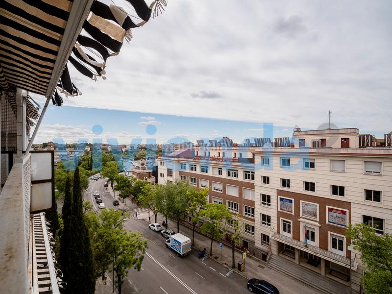 Foto 0bfc7965-d75c-420b-86c1-041a0a006a1d. Piso  en nueva espaxf1a, 176 m2, 4 dormitorios, 2 baxf1os, 1.300.000 euros en Madrid