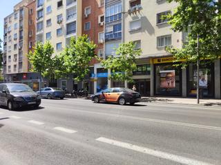 Alquiler Piso  Avenida ciudad de barcelona. Piso en adelfas, 150 m2, 4 dormitorios, 2 baxf1os, 2.150 euros