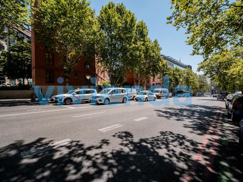 Foto b5c23930-5615-4329-9302-b1883908f92d. Local comercial local en Palacio, 126 m2, 0 dormitorios, 2 baxf1os, 414.000 euros en Madrid