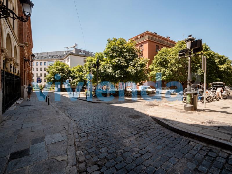 Foto c384949a-f1c7-4a58-9b2b-6597bafce969. Local comercial local en Palacio, 126 m2, 0 dormitorios, 2 baxf1os, 414.000 euros en Madrid