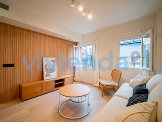 Location Appartement  Calle mercedes. Piso en cuatro caminos, 70 m2, 3 dormitorios, 1 baxf1os, 2.050 e